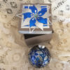Large ornament in box / Grand ornement en boîte