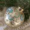 Large glittered ornament / Grand ornement pailleté
