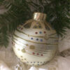Large glittered ornament / Grand ornement pailleté