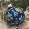 Large glittered ornament / Grand ornement pailleté