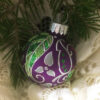 Small glittered ornament / Petit ornement pailleté