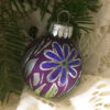 Small glittered ornament / Petit ornement pailleté
