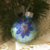 Small glittered ornament / Petit ornement pailleté