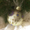 Small glittered ornament / Petit ornement pailleté