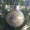 Small glittered ornament / Petit ornement pailleté - Image 2