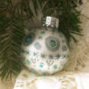 Small glittered ornament / Petit ornement pailleté