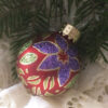 Small glittered ornament / Petit ornement pailleté
