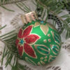 Small glittered ornament / Petit ornement pailleté