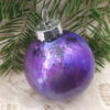 Small glass ornament  / Petit ornement en verre