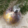 Small glass ornament  / Petit ornement en verre